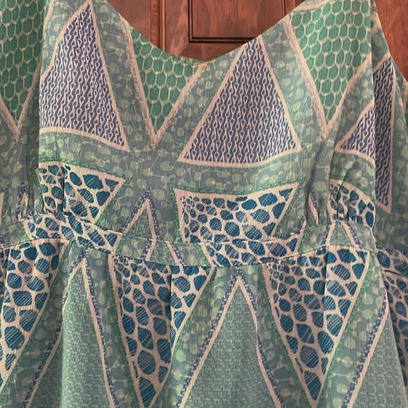 Old navy spaghetti strap with shirred back wore once. Beautiful condition - Picture 2 of 3